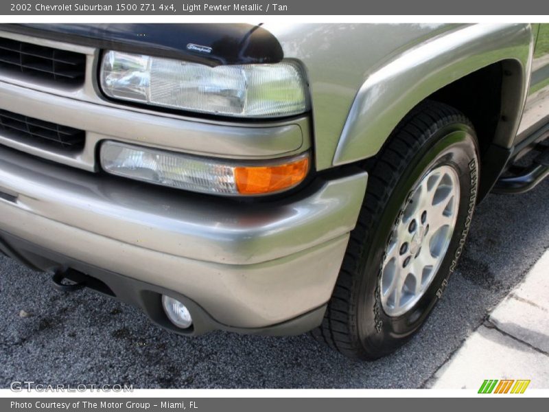 Light Pewter Metallic / Tan 2002 Chevrolet Suburban 1500 Z71 4x4