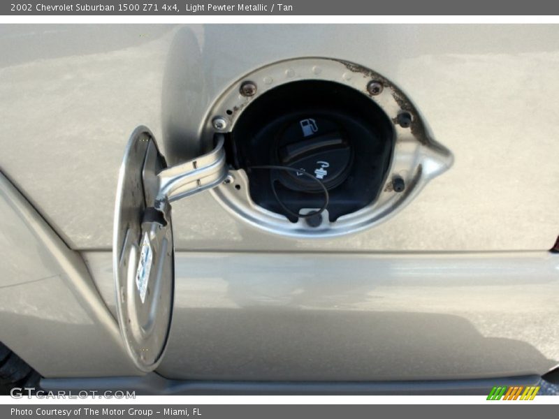 Light Pewter Metallic / Tan 2002 Chevrolet Suburban 1500 Z71 4x4