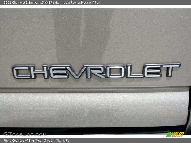 Light Pewter Metallic / Tan 2002 Chevrolet Suburban 1500 Z71 4x4