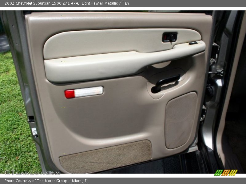 Light Pewter Metallic / Tan 2002 Chevrolet Suburban 1500 Z71 4x4