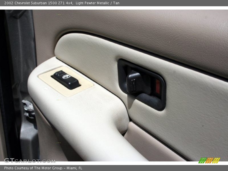 Light Pewter Metallic / Tan 2002 Chevrolet Suburban 1500 Z71 4x4