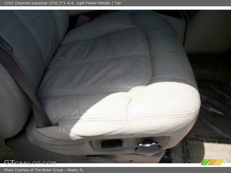 Light Pewter Metallic / Tan 2002 Chevrolet Suburban 1500 Z71 4x4