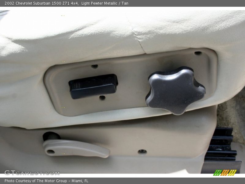 Light Pewter Metallic / Tan 2002 Chevrolet Suburban 1500 Z71 4x4