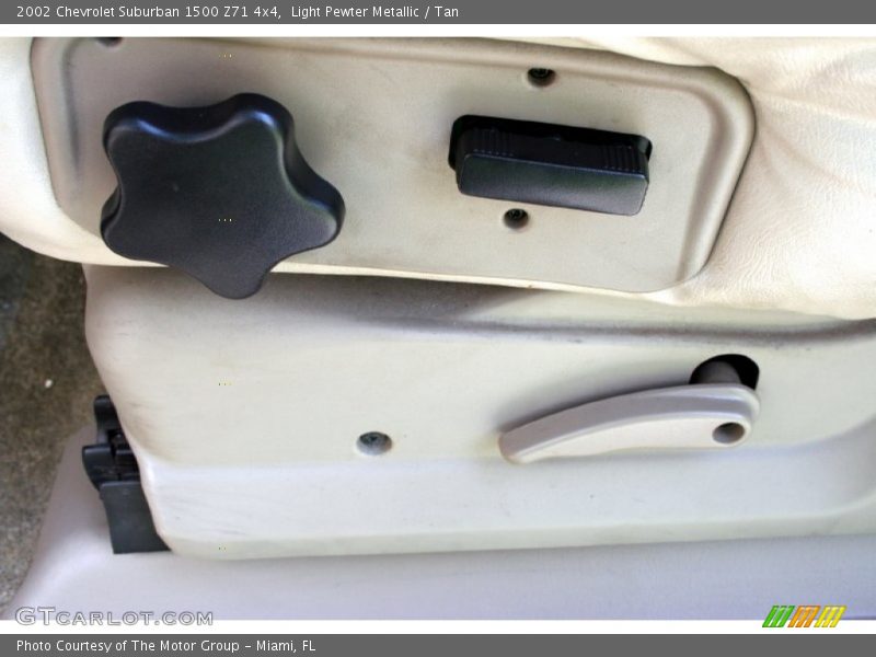 Light Pewter Metallic / Tan 2002 Chevrolet Suburban 1500 Z71 4x4