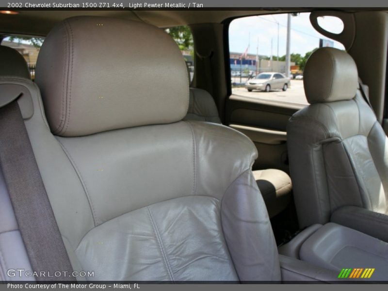 Light Pewter Metallic / Tan 2002 Chevrolet Suburban 1500 Z71 4x4