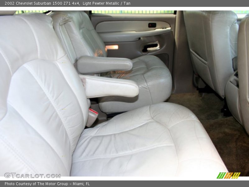Light Pewter Metallic / Tan 2002 Chevrolet Suburban 1500 Z71 4x4