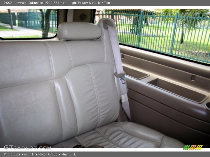 Light Pewter Metallic / Tan 2002 Chevrolet Suburban 1500 Z71 4x4