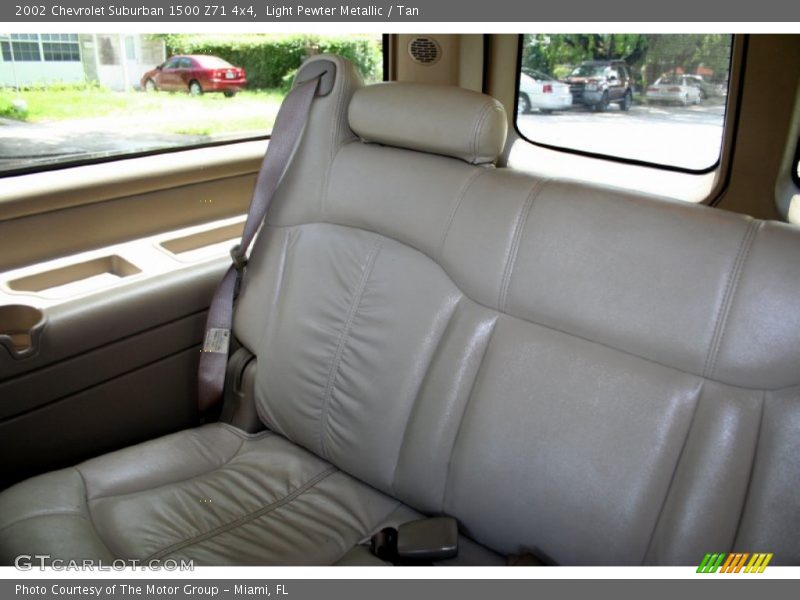 Light Pewter Metallic / Tan 2002 Chevrolet Suburban 1500 Z71 4x4