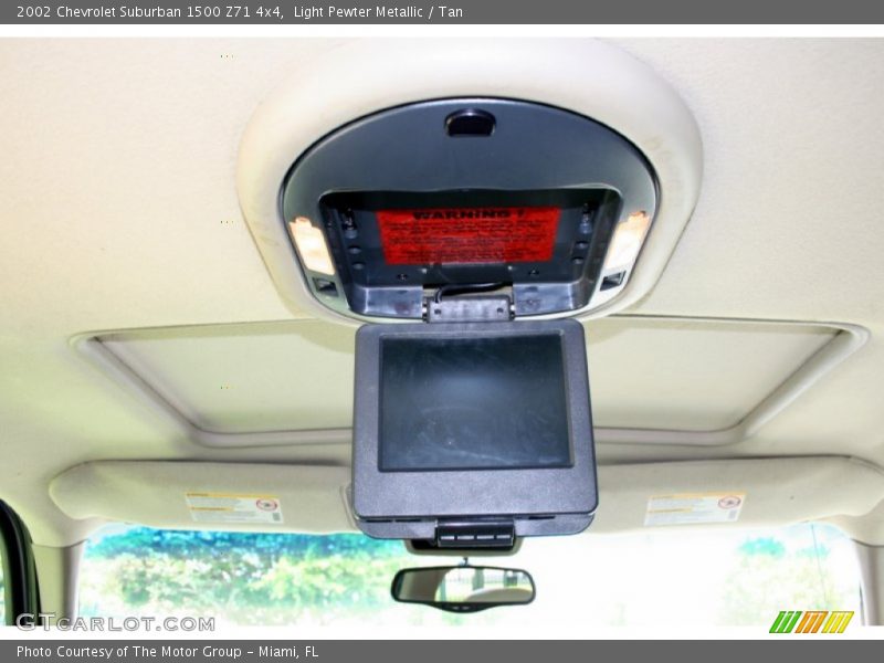 Light Pewter Metallic / Tan 2002 Chevrolet Suburban 1500 Z71 4x4