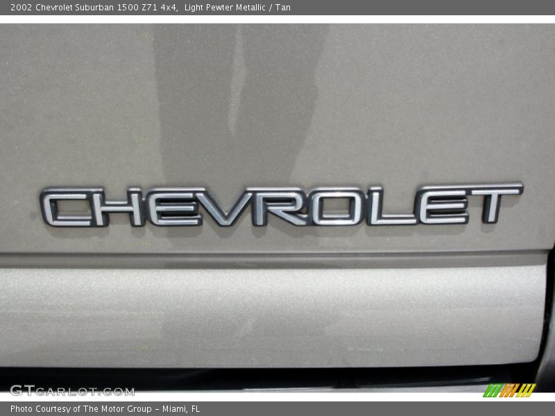 Light Pewter Metallic / Tan 2002 Chevrolet Suburban 1500 Z71 4x4