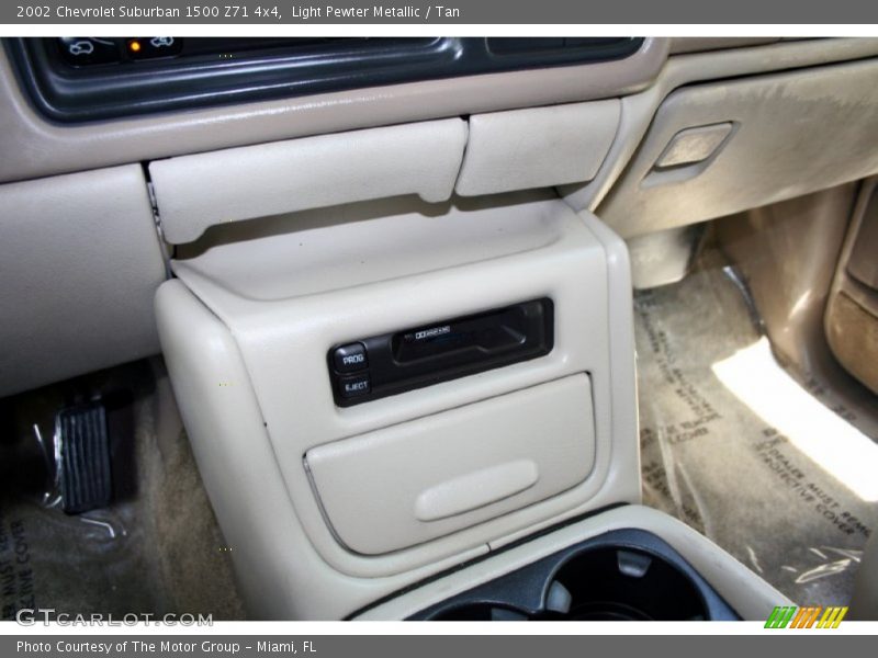 Light Pewter Metallic / Tan 2002 Chevrolet Suburban 1500 Z71 4x4