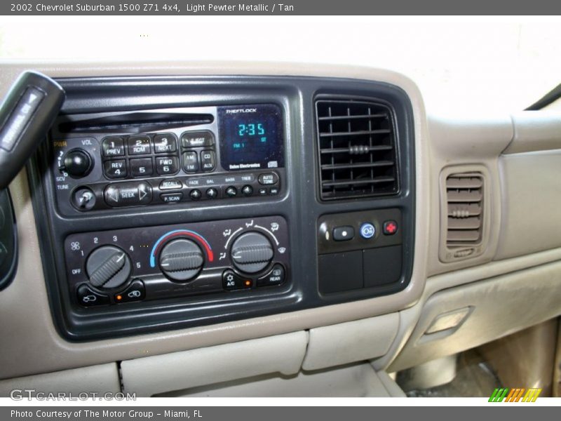 Light Pewter Metallic / Tan 2002 Chevrolet Suburban 1500 Z71 4x4