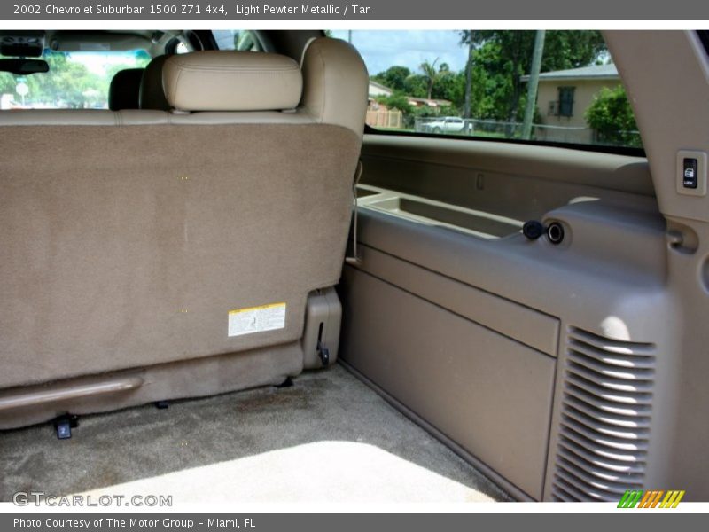 Light Pewter Metallic / Tan 2002 Chevrolet Suburban 1500 Z71 4x4