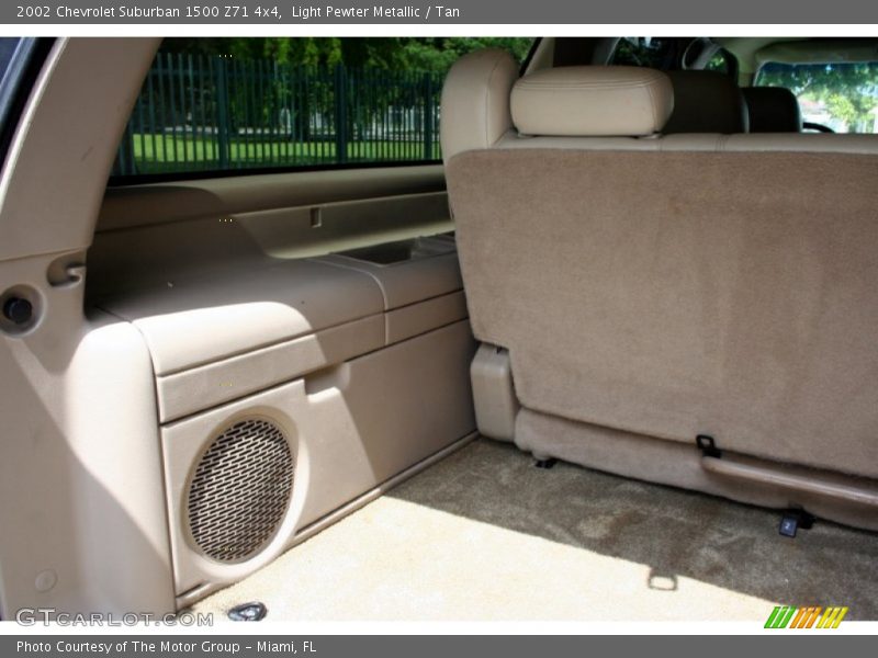 Light Pewter Metallic / Tan 2002 Chevrolet Suburban 1500 Z71 4x4