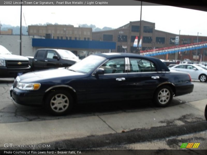 Pearl Blue Metallic / Light Graphite 2002 Lincoln Town Car Signature
