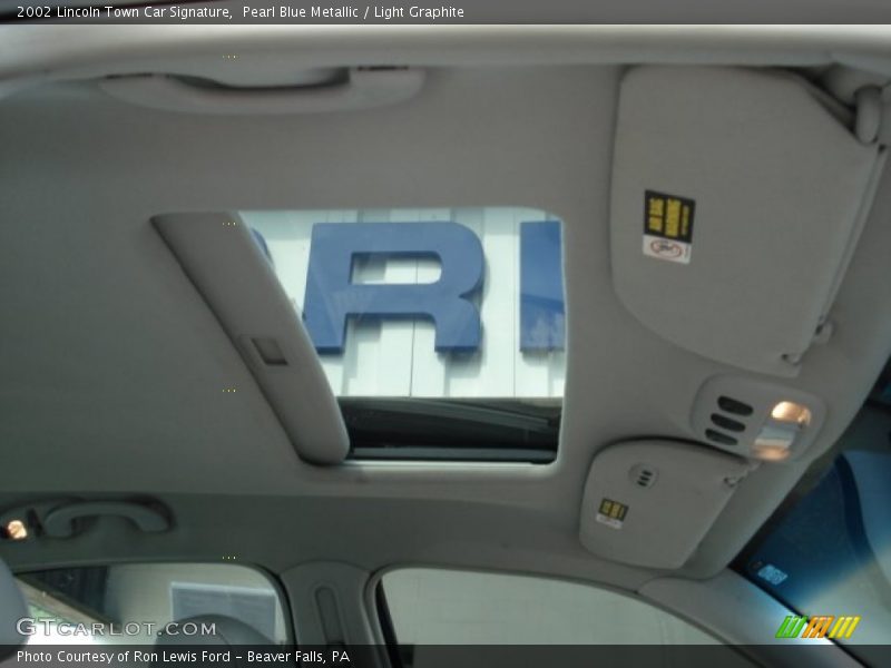 Pearl Blue Metallic / Light Graphite 2002 Lincoln Town Car Signature