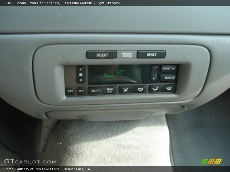 Pearl Blue Metallic / Light Graphite 2002 Lincoln Town Car Signature