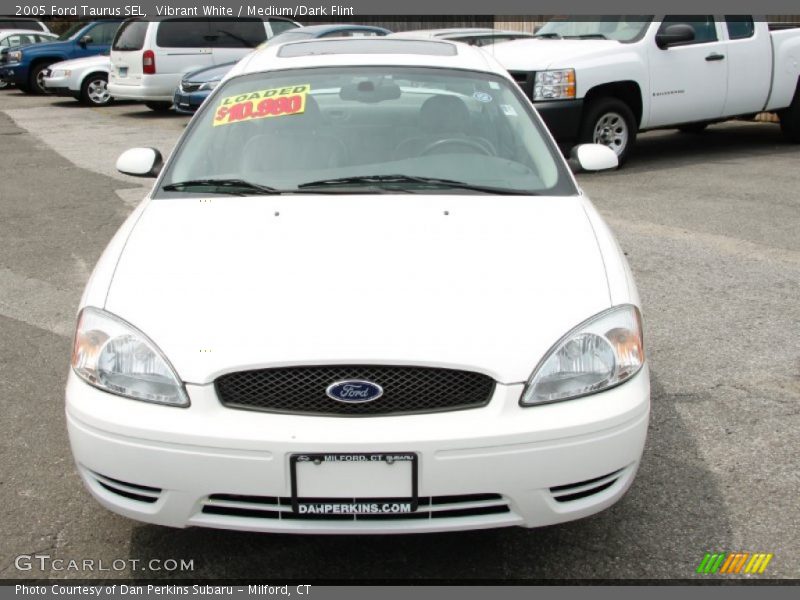 Vibrant White / Medium/Dark Flint 2005 Ford Taurus SEL
