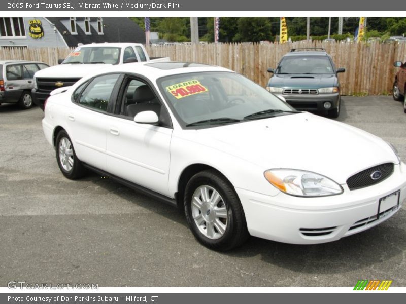 Vibrant White / Medium/Dark Flint 2005 Ford Taurus SEL