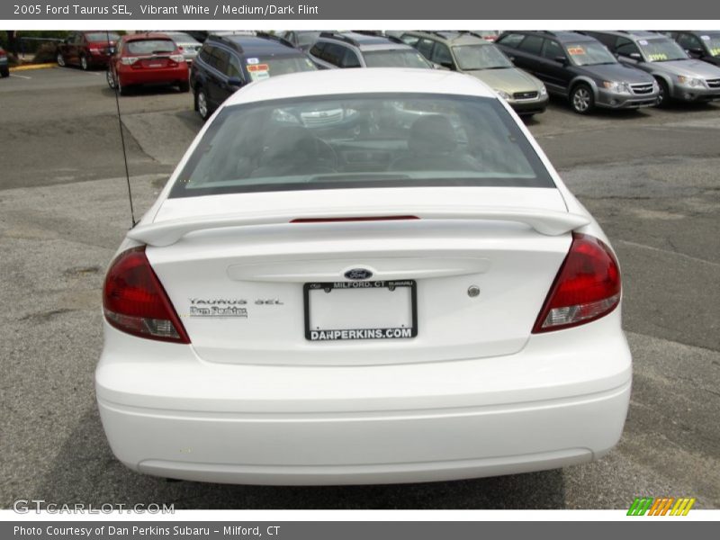 Vibrant White / Medium/Dark Flint 2005 Ford Taurus SEL