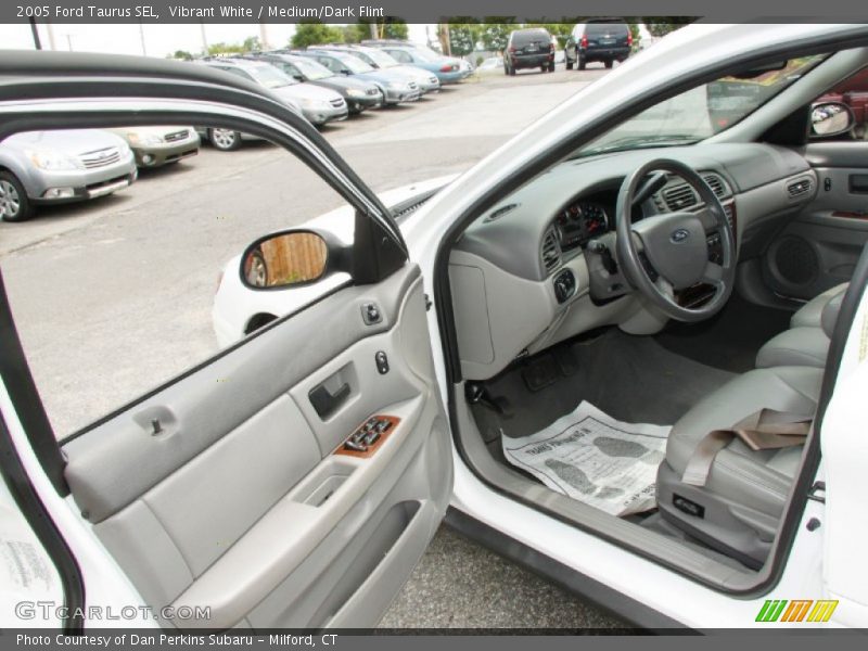 Vibrant White / Medium/Dark Flint 2005 Ford Taurus SEL