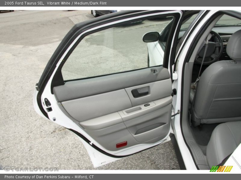 Vibrant White / Medium/Dark Flint 2005 Ford Taurus SEL