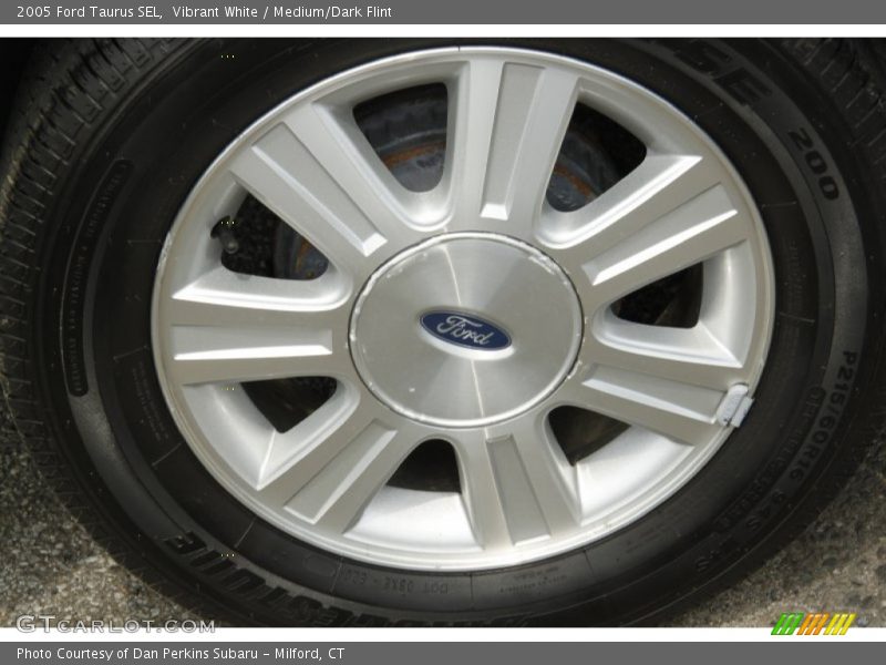 Vibrant White / Medium/Dark Flint 2005 Ford Taurus SEL