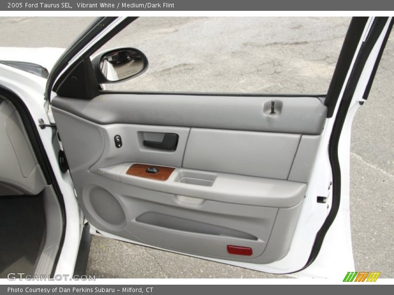 Vibrant White / Medium/Dark Flint 2005 Ford Taurus SEL