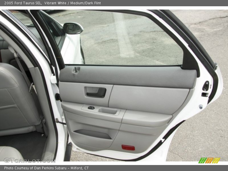 Vibrant White / Medium/Dark Flint 2005 Ford Taurus SEL
