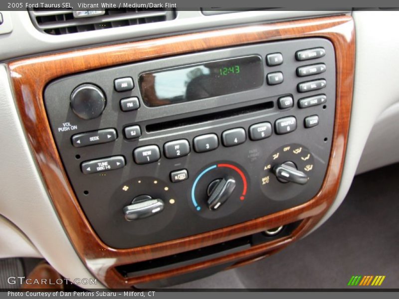 Vibrant White / Medium/Dark Flint 2005 Ford Taurus SEL