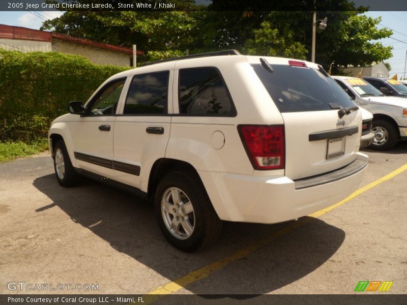Stone White / Khaki 2005 Jeep Grand Cherokee Laredo