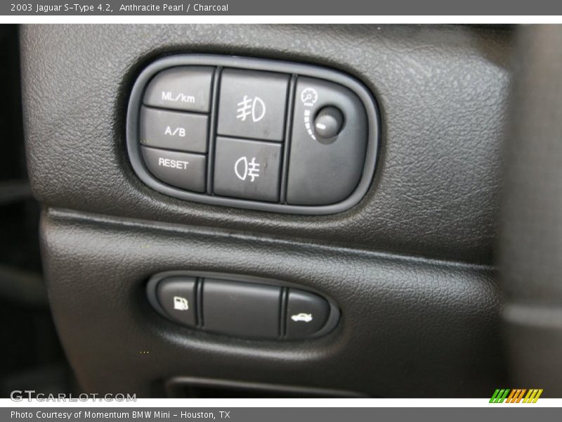 Controls of 2003 S-Type 4.2