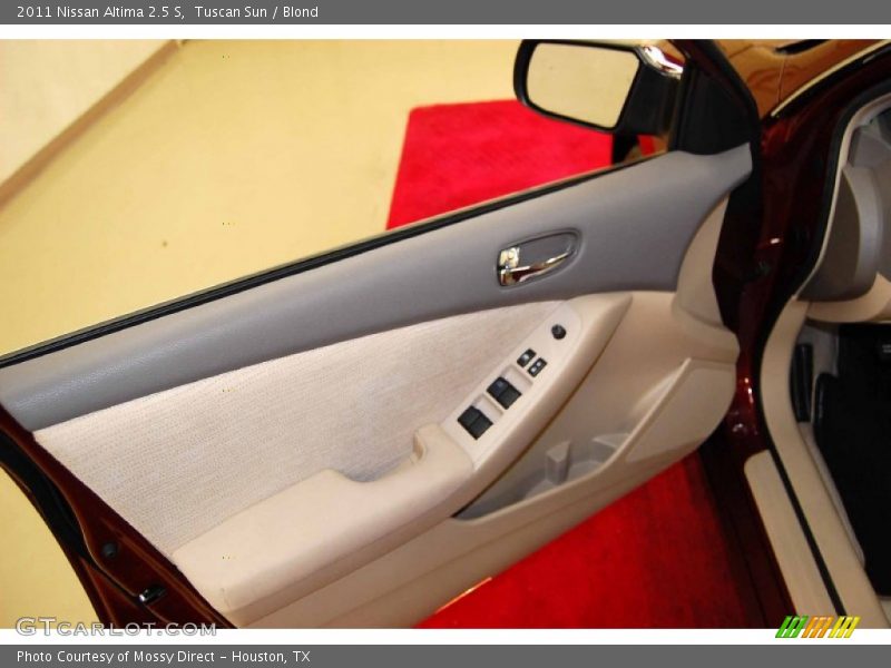 Tuscan Sun / Blond 2011 Nissan Altima 2.5 S
