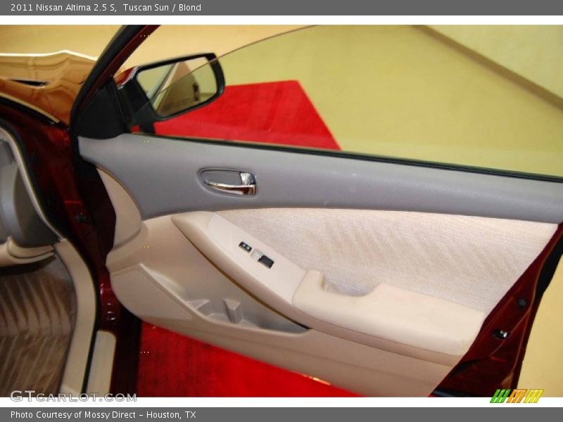 Tuscan Sun / Blond 2011 Nissan Altima 2.5 S
