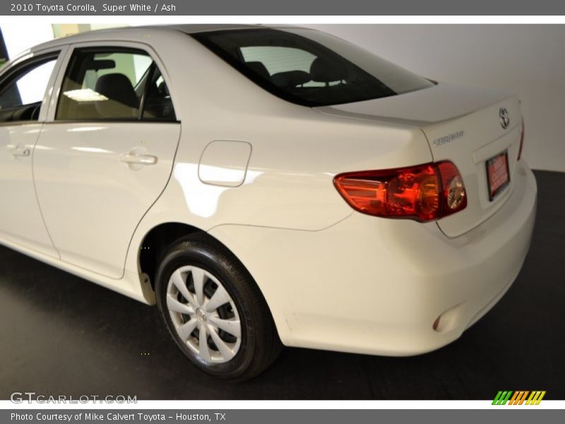 Super White / Ash 2010 Toyota Corolla