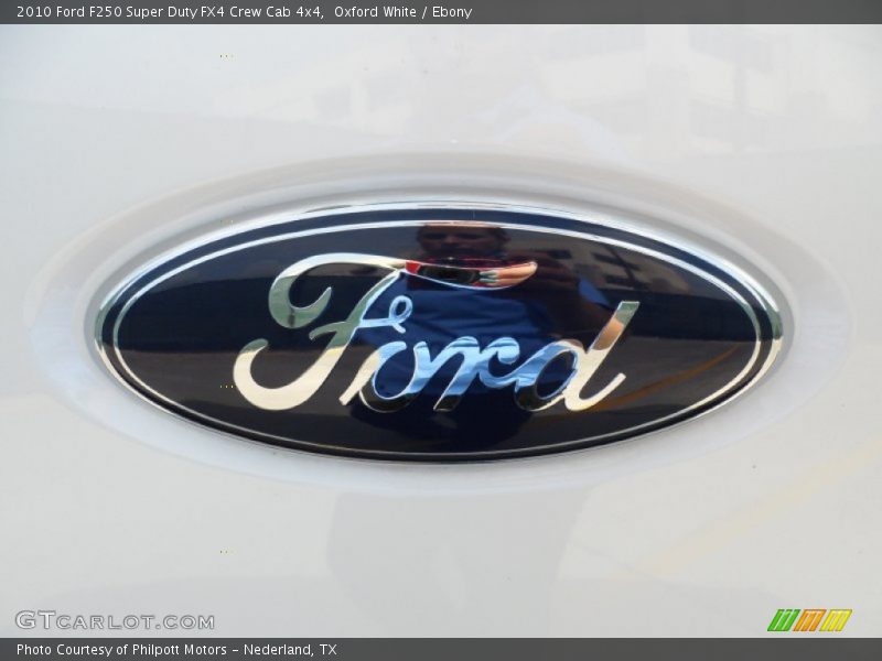 Oxford White / Ebony 2010 Ford F250 Super Duty FX4 Crew Cab 4x4