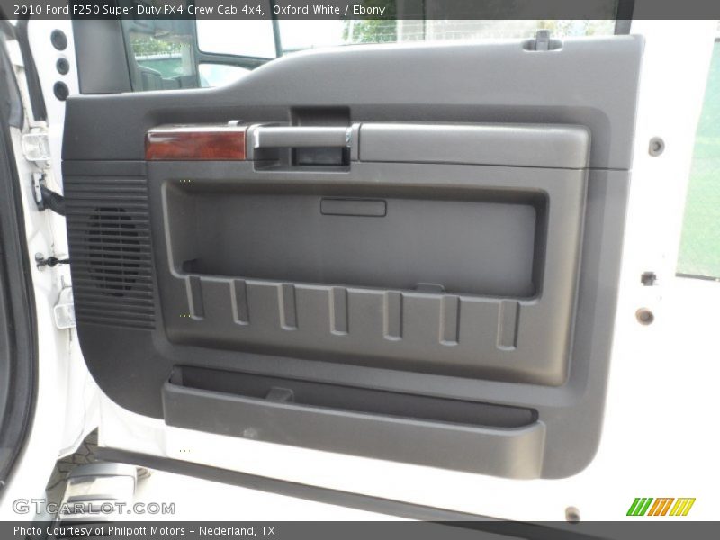 Oxford White / Ebony 2010 Ford F250 Super Duty FX4 Crew Cab 4x4