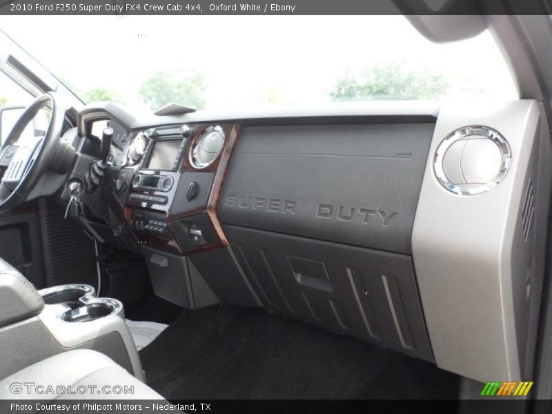 Oxford White / Ebony 2010 Ford F250 Super Duty FX4 Crew Cab 4x4