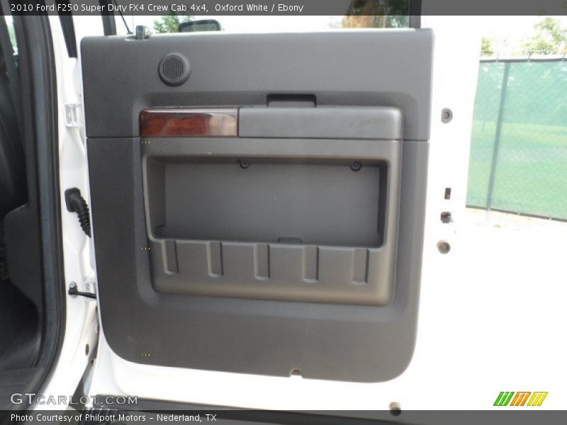 Oxford White / Ebony 2010 Ford F250 Super Duty FX4 Crew Cab 4x4