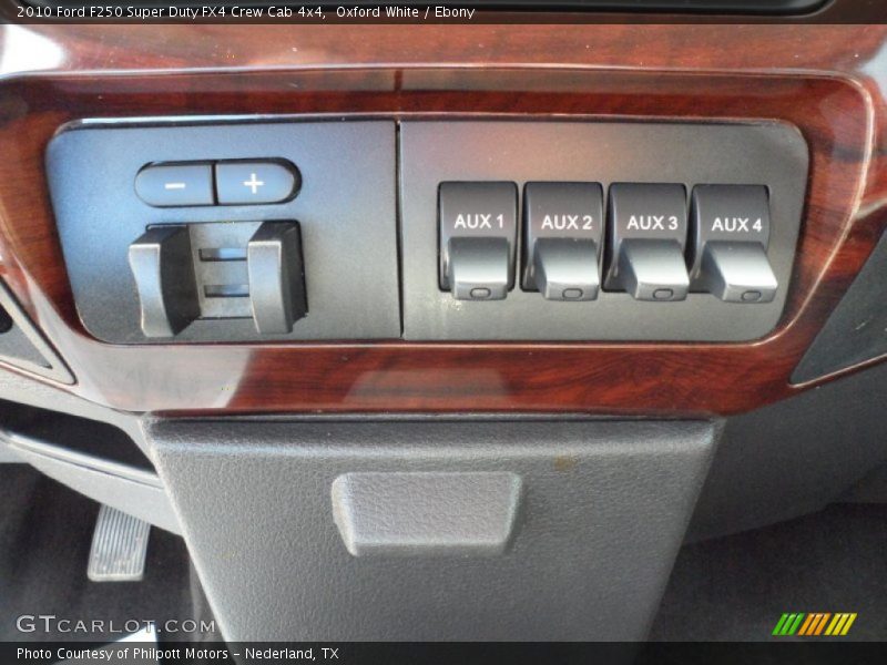 Oxford White / Ebony 2010 Ford F250 Super Duty FX4 Crew Cab 4x4