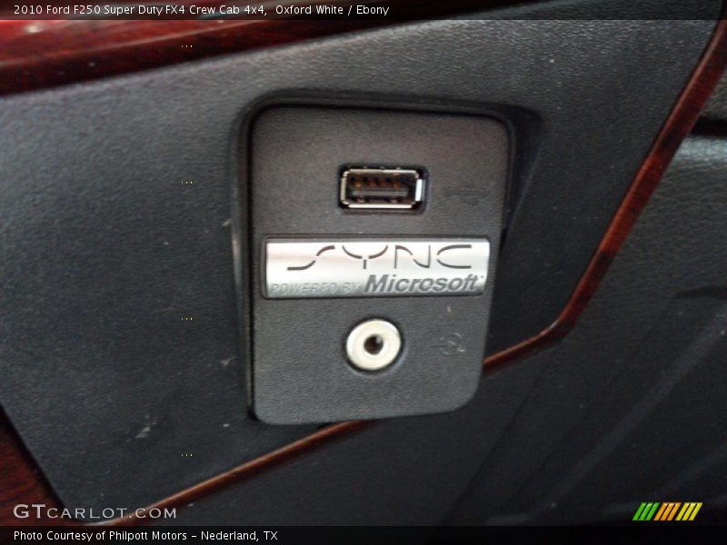Oxford White / Ebony 2010 Ford F250 Super Duty FX4 Crew Cab 4x4