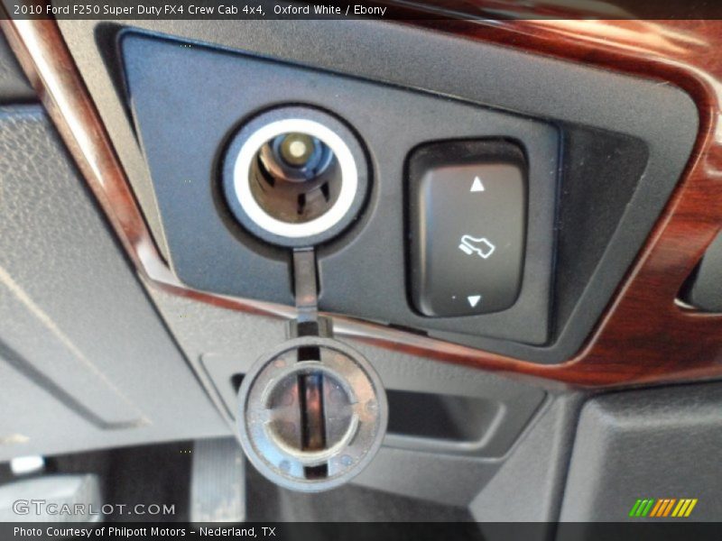 Oxford White / Ebony 2010 Ford F250 Super Duty FX4 Crew Cab 4x4