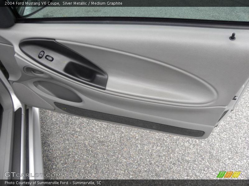 Door Panel of 2004 Mustang V6 Coupe