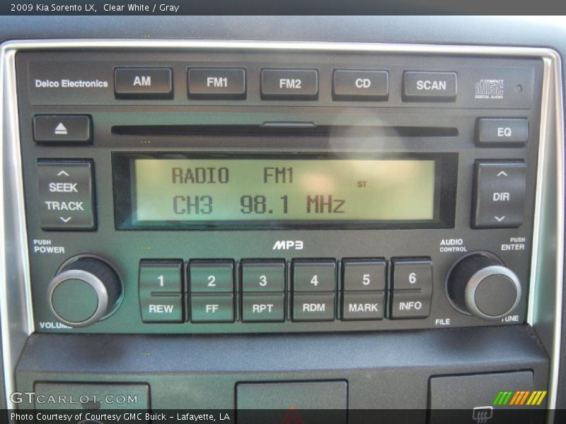 Clear White / Gray 2009 Kia Sorento LX