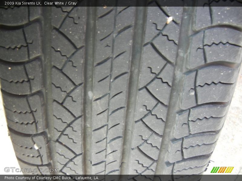 Clear White / Gray 2009 Kia Sorento LX