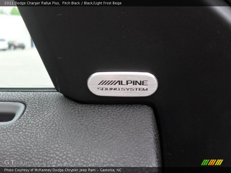 Pitch Black / Black/Light Frost Beige 2011 Dodge Charger Rallye Plus
