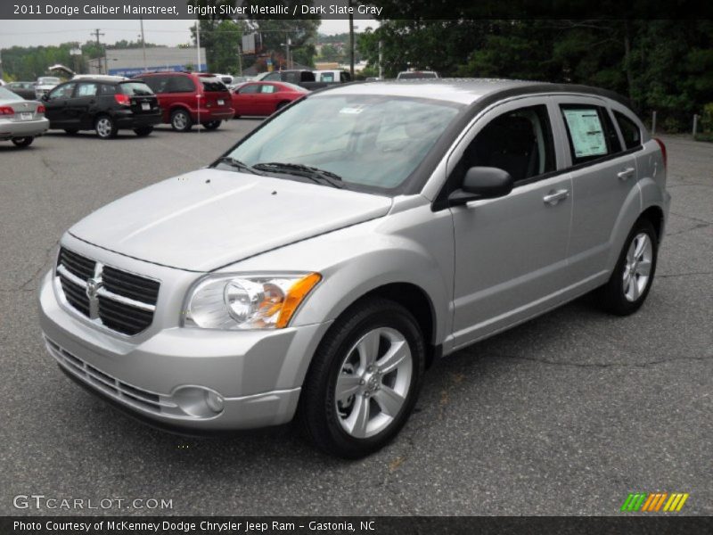Bright Silver Metallic / Dark Slate Gray 2011 Dodge Caliber Mainstreet