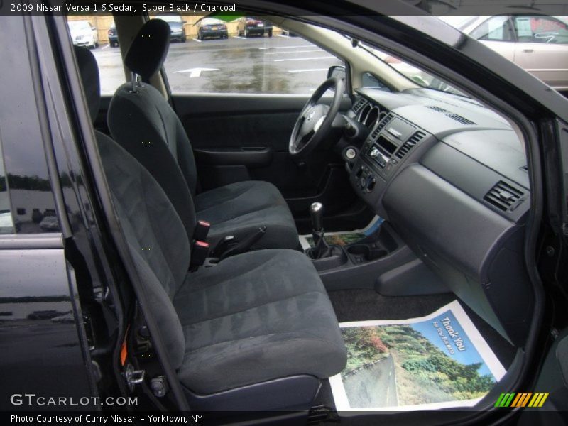  2009 Versa 1.6 Sedan Charcoal Interior
