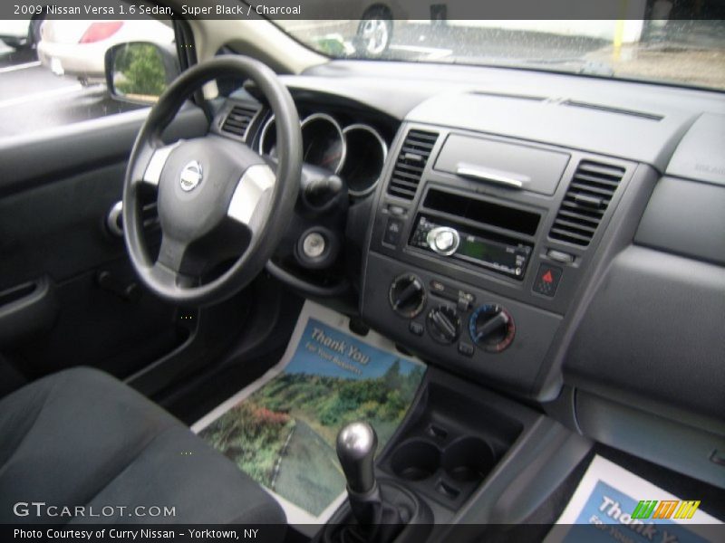 Super Black / Charcoal 2009 Nissan Versa 1.6 Sedan