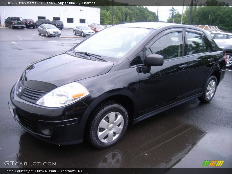 Front 3/4 View of 2009 Versa 1.6 Sedan